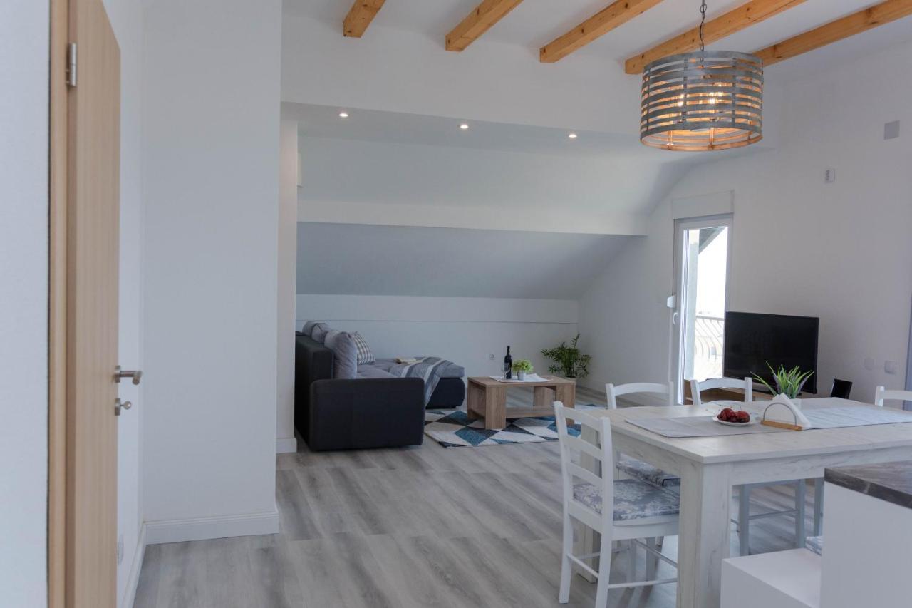 Apartmani Sandra Kastela Ngoại thất bức ảnh